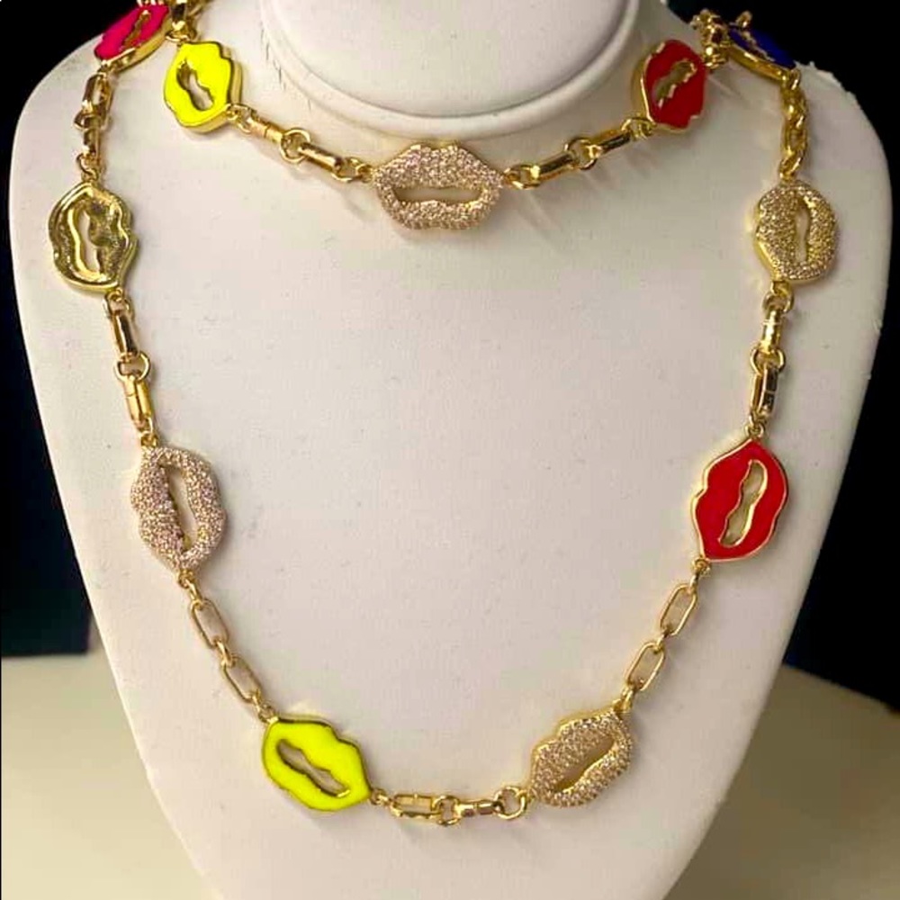 Lips necklace